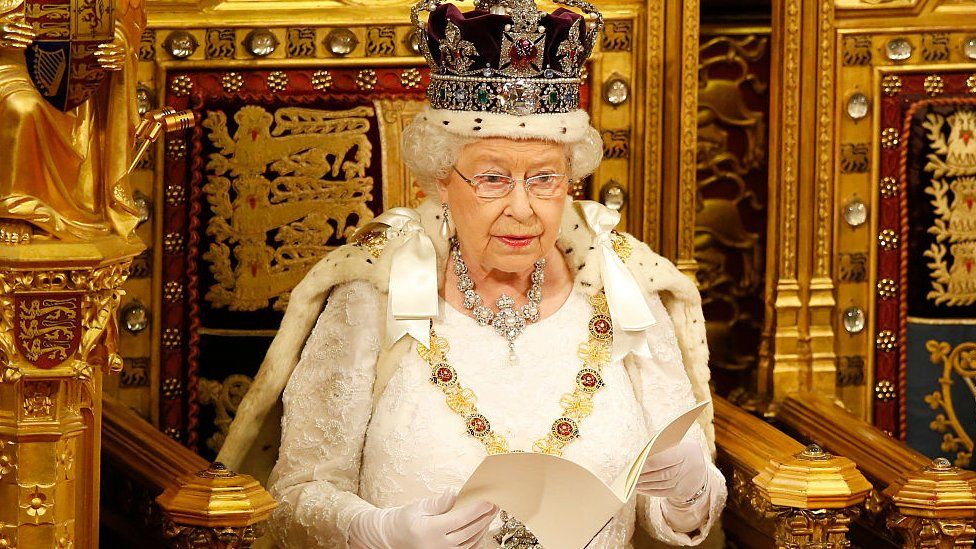 Getty Images الملكة إليزابيث الثانية تلقي خطابا من العرش الموجود في مجلس اللوردات