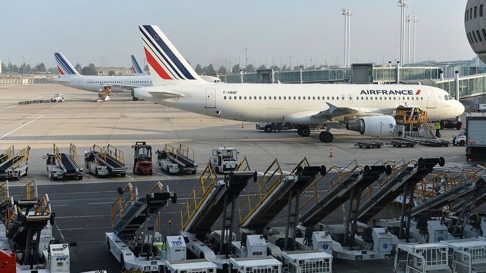 GETTY IMAGES ألغت الخطوط الجوية الفرنسية رحلاتها بين باريس وموسكو يومي الخميس والجمعة