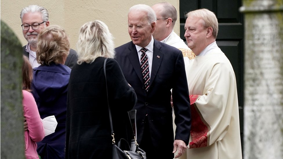 Reuters جو بايدن لدى خروجه من كنيسة كاثوليكية في ويلمنغتون بولاية ديلاوير الشهر الماضي