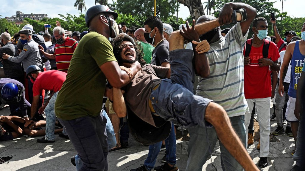 مظاهرات كوبا: الآلاف يخرجون في احتجاجات نادرة والولايات المتحدة تعرب عن قلقها