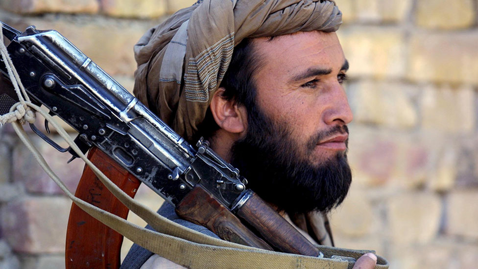 كيف فرضت حركة طالبان سيطرتها على نصف مساحة أفغانستان؟