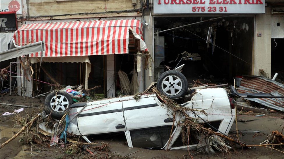 فيضانات تركيا: مقتل 27 شخصاً في سيول تجتاح منطقة البحر الأسود