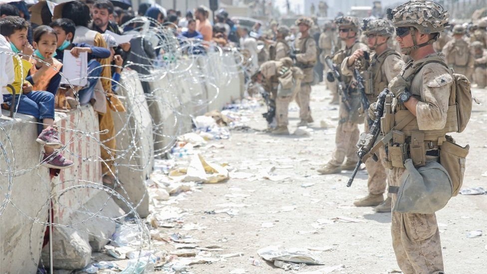 الولايات المتحدة تناشد مواطنيها الابتعاد عن مطار كابل خشية تهديدات أمنية محتملة