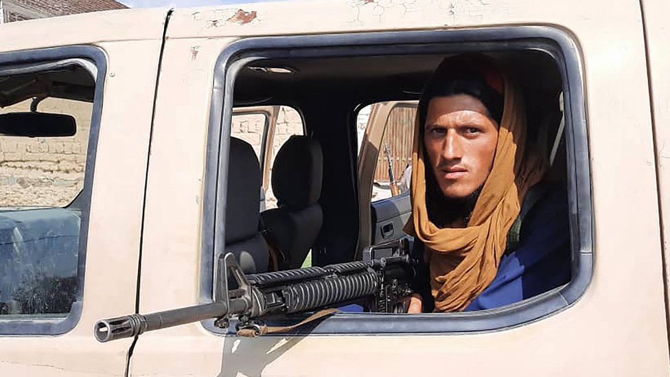 استولى مقاتلو طالبان على عربات للجيش الحكومي الأفغاني