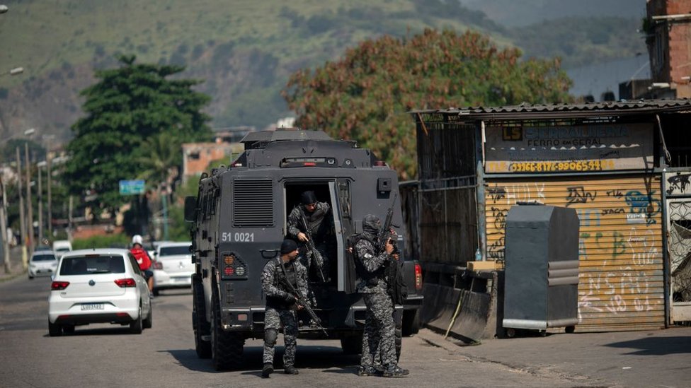 Getty Images قال ديلادور بورخيس، عمدة أراكاتوبا، إن الشرطة بذلت قصارى جهودها للتدخل (صورة أرشيفية)