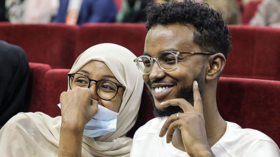 الصوماليون يستمتعون بأول عرض سينمائي منذ 30 عاما