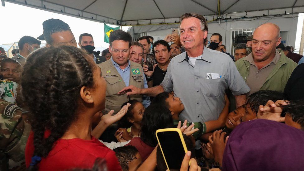 EPA بولسونارو في زيارة للحدود مع فنزويلا