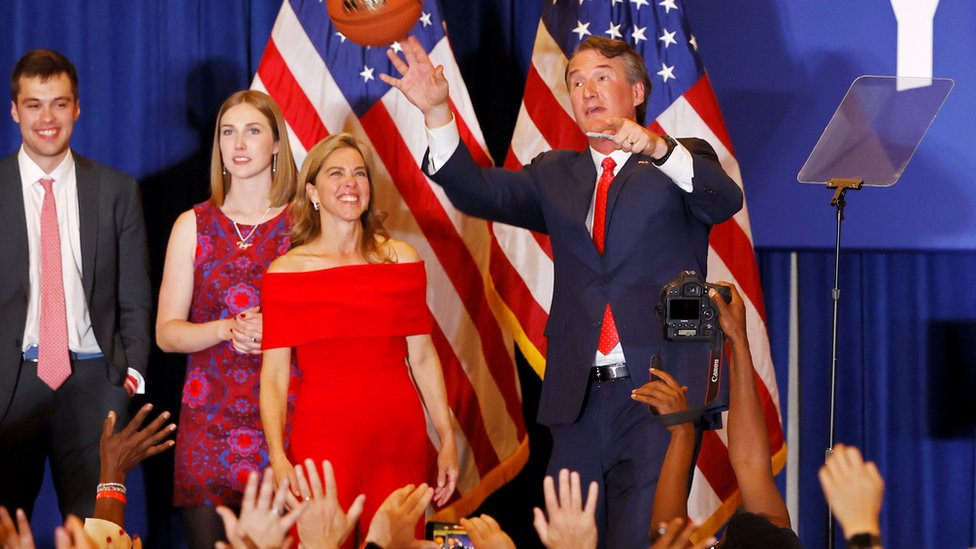 Reuters احتفل غلين يونغكين بفوزه مع عائلته في شانتيلي بولاية فيرجينيا