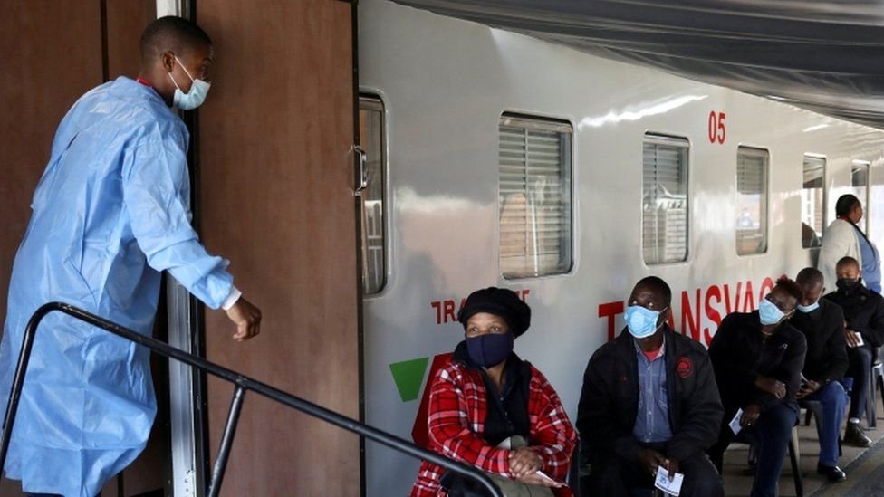 Reuters حتى الآن، حصل 24 في المئة فقط من سكان جنوب أفريقيا على التطيعم الكامل ضد فيروس كورونا