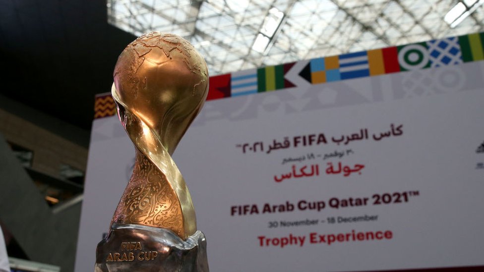 Getty Images صُنع كأس العرب من الذهب الخالص ونُحتت عليه خريطة الوطن العربي