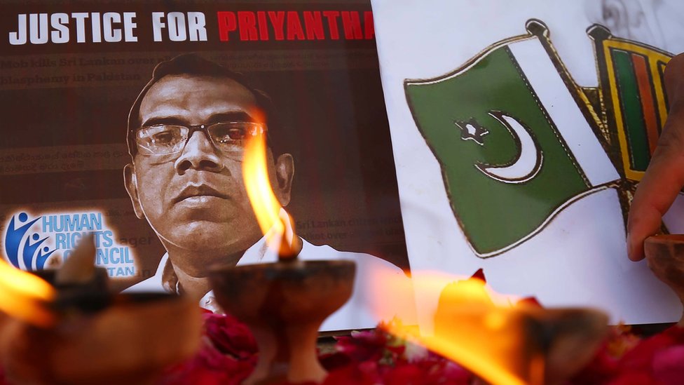 إحراق رجل اتهم بالتجديف يثير الاحتجاجات في باكستان وسريلانكا