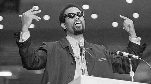 قصة الحزب اليساري الأميركي الذي لجأ زعيمه إلى الجزائر