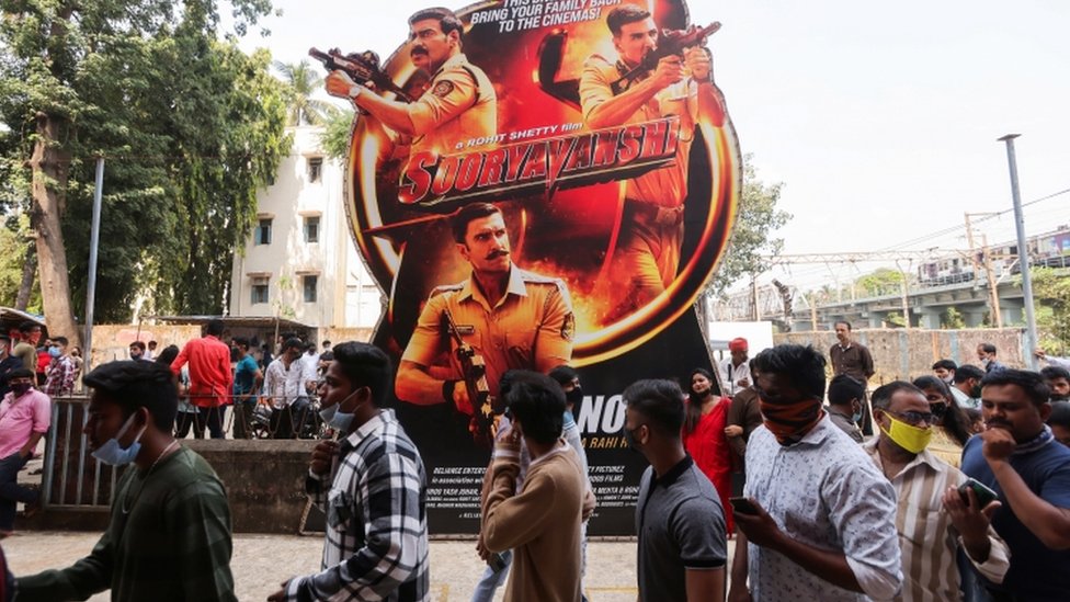 Reuters واجهة إحدى دور العرض السينمائي في مومباي