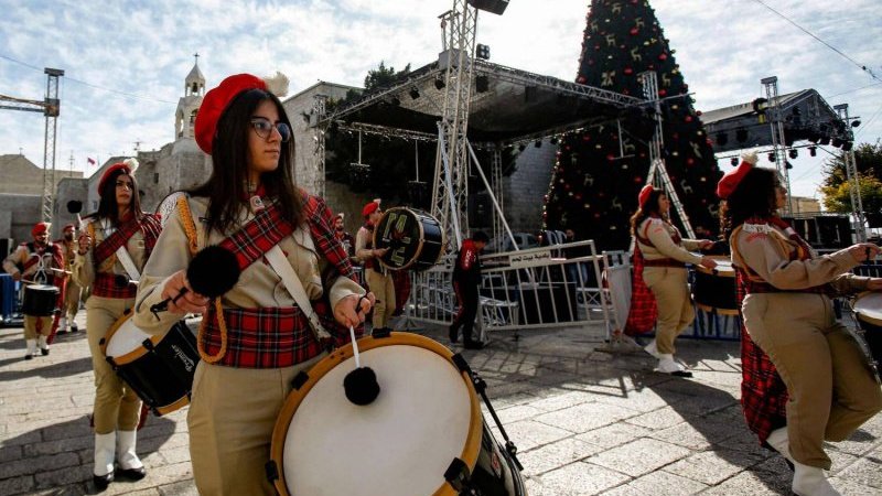 قافلة الميلاد تبشر بيت لحم بموسم الأعياد