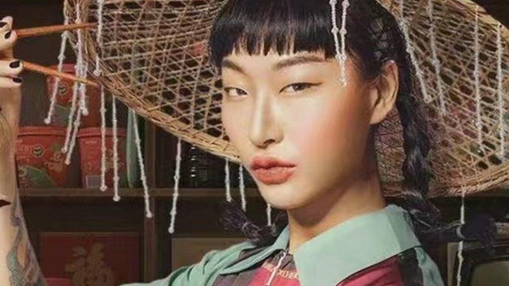 العنصرية: صينيون يعتبرون اختيار عارضات بعيون ضيقة تنميطا غربيا مسيئا