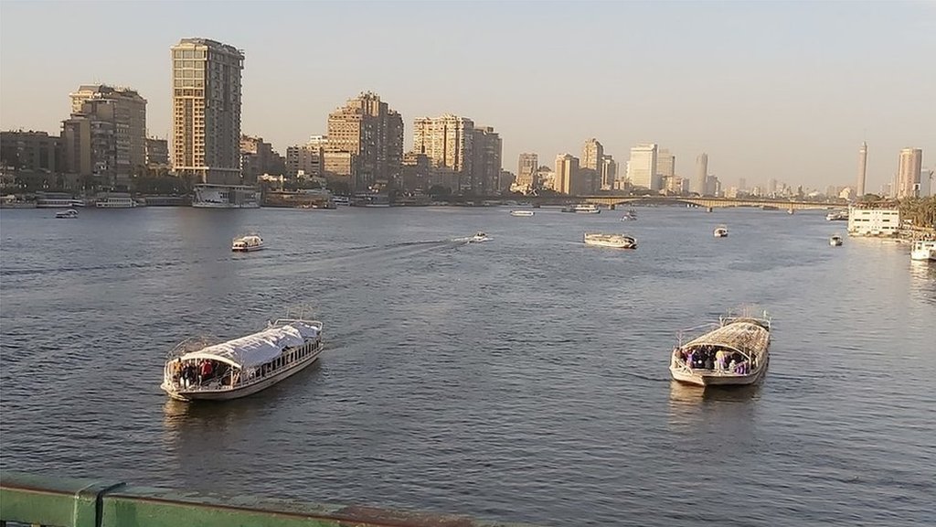  Getty Images وصلة رقص رفقة عدد من المدرسين على سطح مركب بوسط النيل