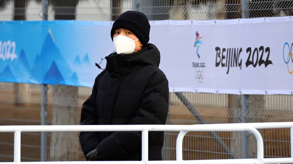 ما هي سياسة الصين للحد من انتشار كوفيد قبل انطلاق الألعاب الأولمبية الشتوية؟