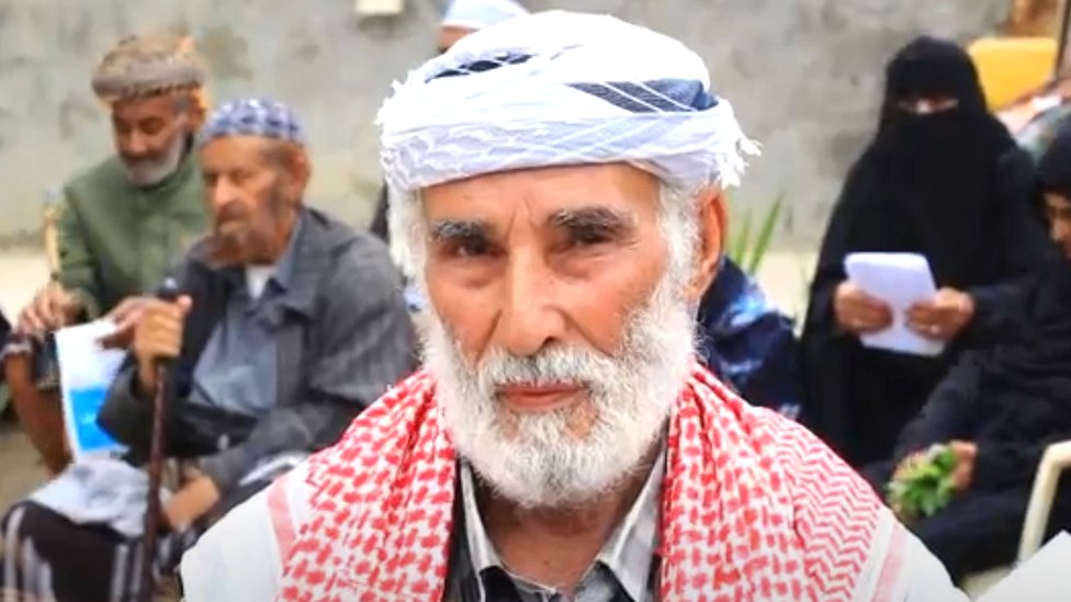 BBC أحمد علوي صالح اليافعي من بين الذين ينتظرون منذ سنوات للحصول على حقوقهم