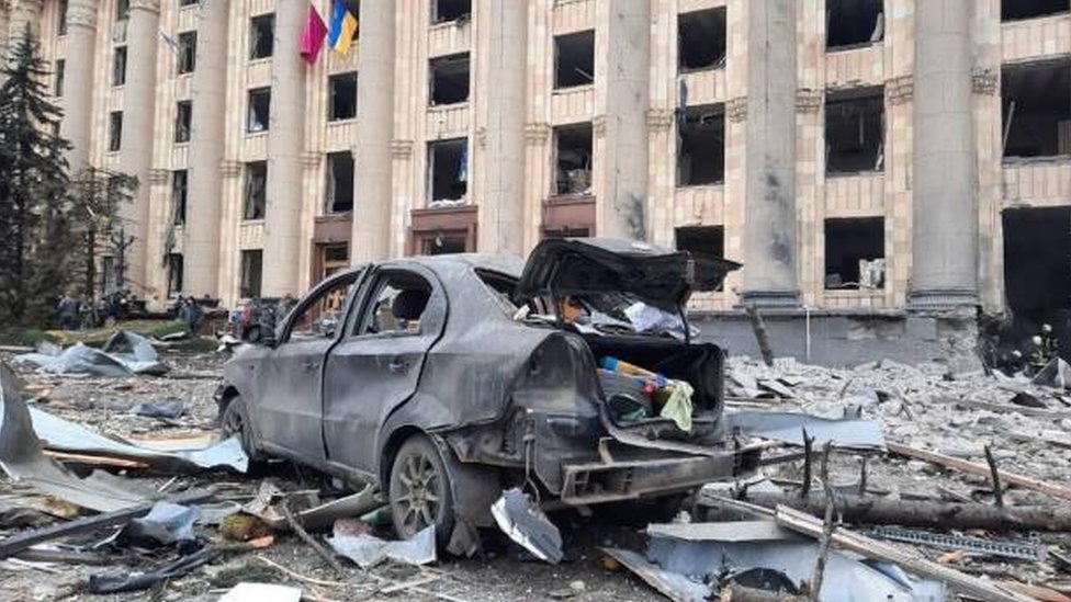 Getty Images آثار الدمار الذي خلفه القصف الروسي لميدان الحرية في مدينة خاركيف