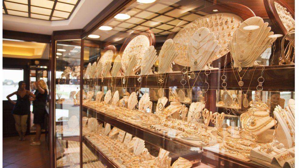 الذهب: ما أهميته الاقتصادية وما العوامل التي تتحكم في أسعاره؟