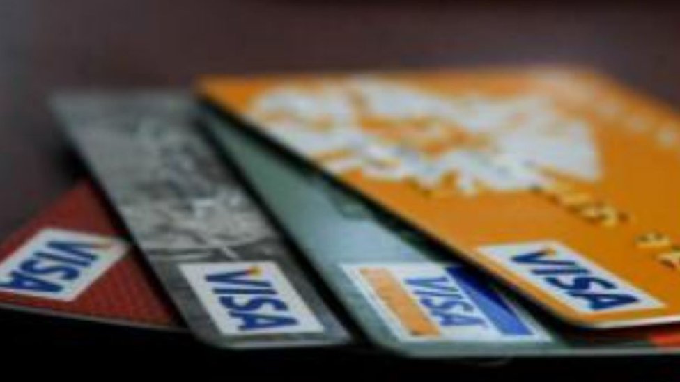 فيزا وماستركارد تعلقان أعمالهما المالية في روسيا