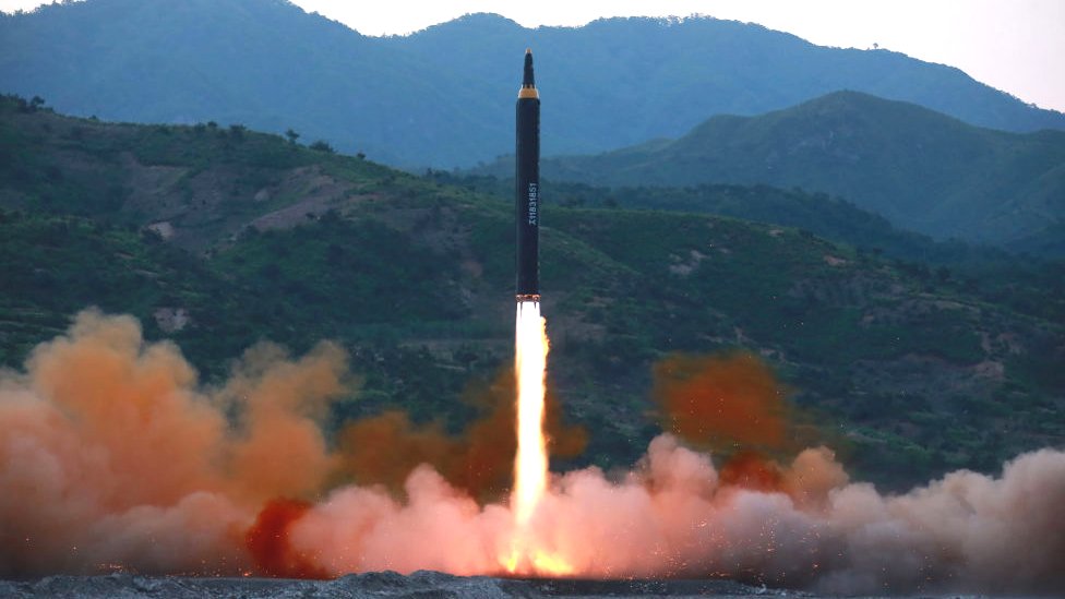 Getty Images صورة أرشيفية لإطلاق كوريا الشمالية في وقت سابق لصاروخ باليستي