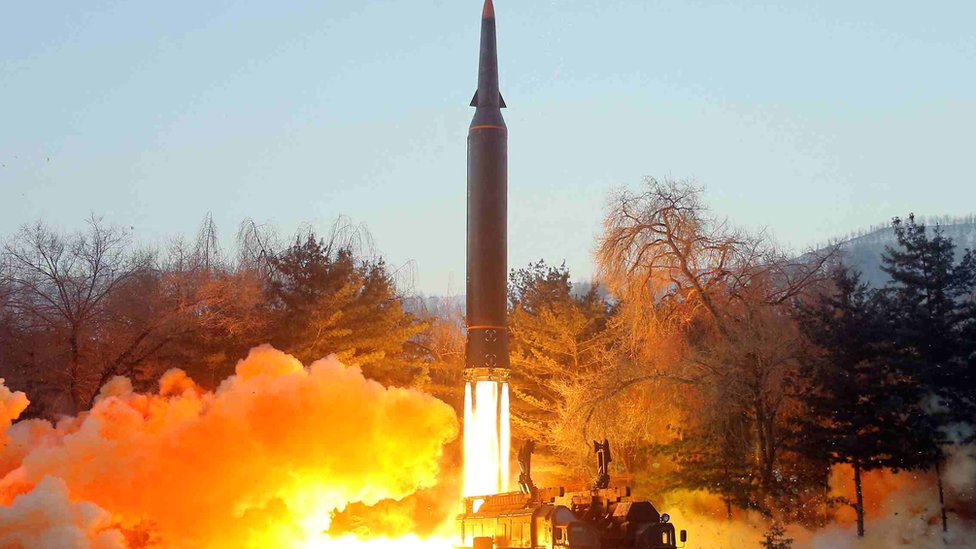 Reuters صورة من وسائل الإعلام الحكومية في كوريا الشمالية لتجربة صاروخ تفوق سرعة الصوت في يناير