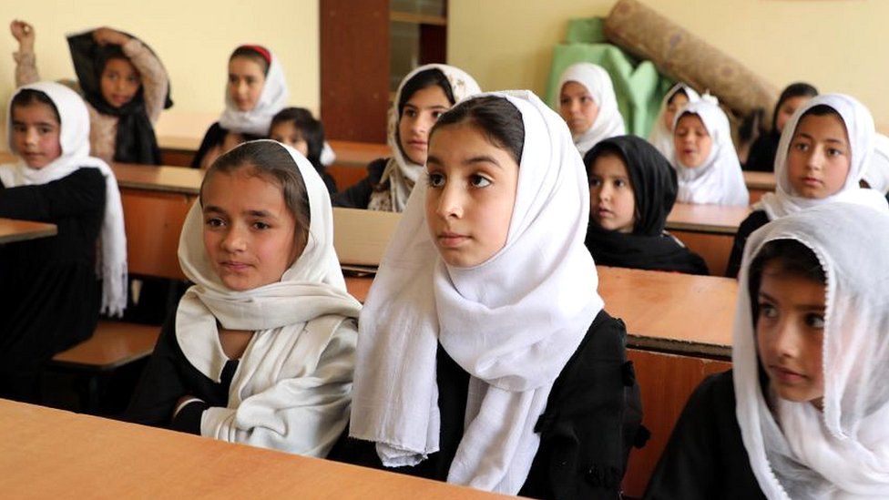 Getty Images طالبات أفغانيات في فصل دراسي في أفغانستان