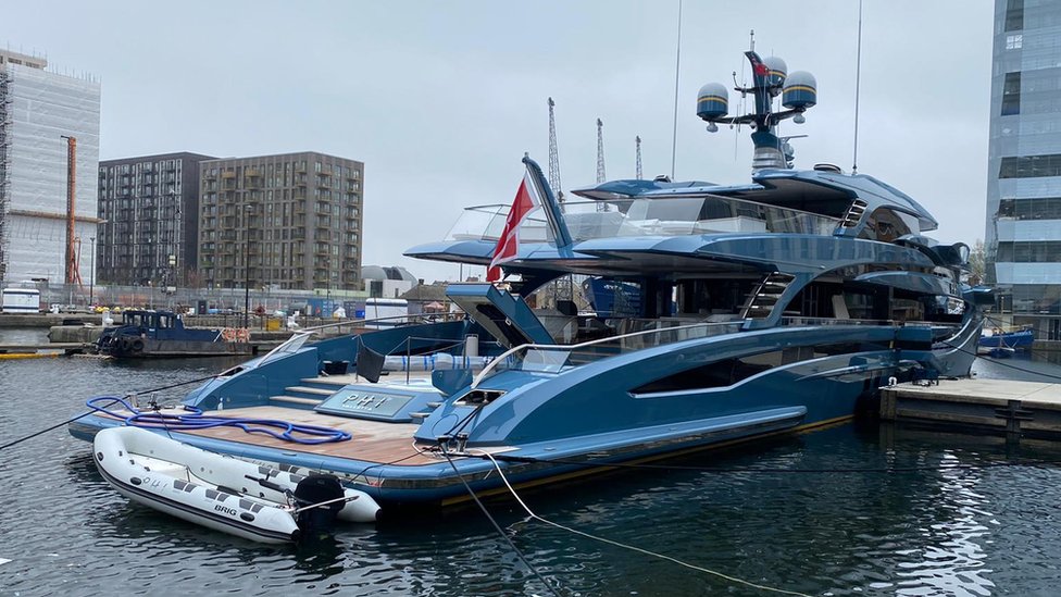 National Crime Agency المسؤولون البريطانيون صادروا اليخت 