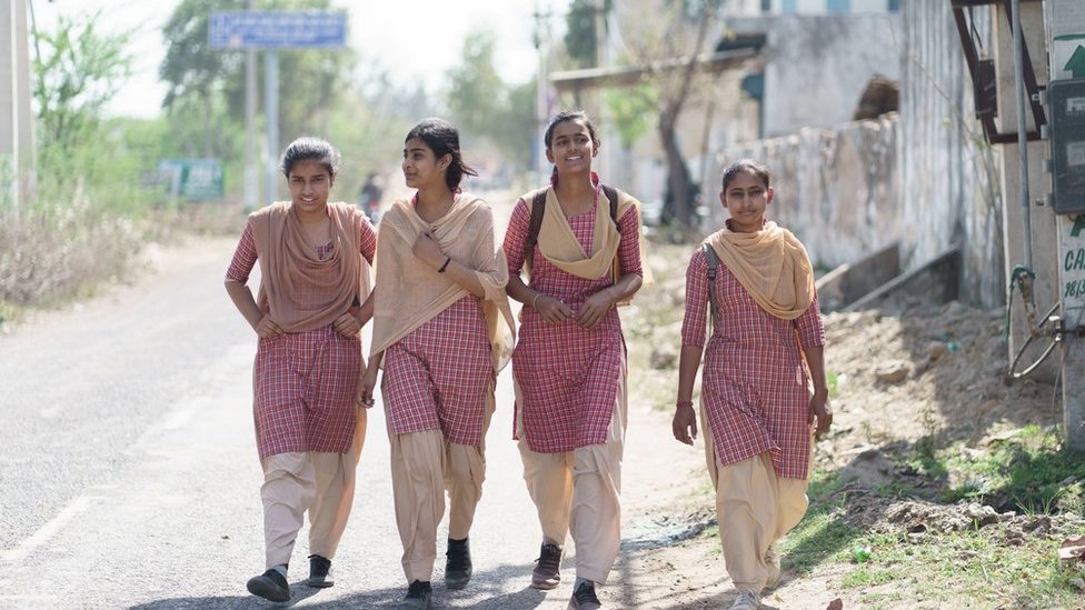 الزواج: العرائس القاصرات اللائي لم يتخلين عن أحلامهن