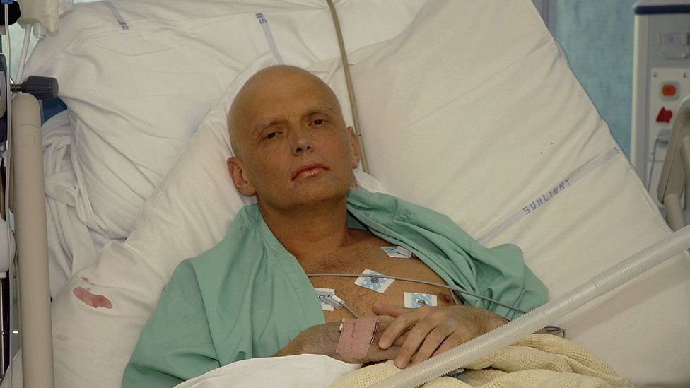 Getty Images توفي ليتفينينكو في أحد المستشفيات البريطانية متأثرا بتسمم بمادة البولونيوم-210 المشعة في لندن عام 2006