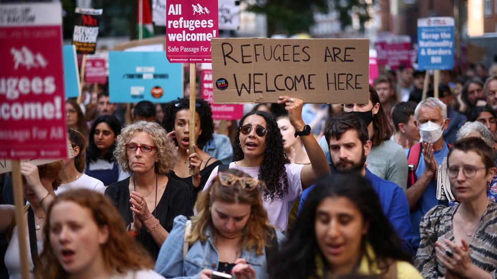 Getty Images عدد اللاجئين الذين وصلوا بريطانيا منذ بداية العام تجاوز 10 آلاف