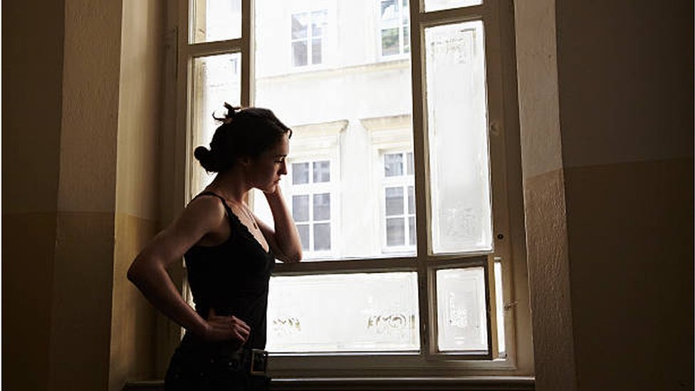 الإجهاض: "كان علي أن أخفي مشاعري ولم يتح لي حتى البكاء"