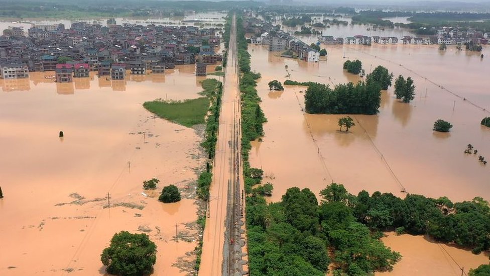 Getty Images يقول خبراء الأرصاد أن المنطقة تشهد أعتى موجة من الأمطار الغزيرة منذ 60 عاما