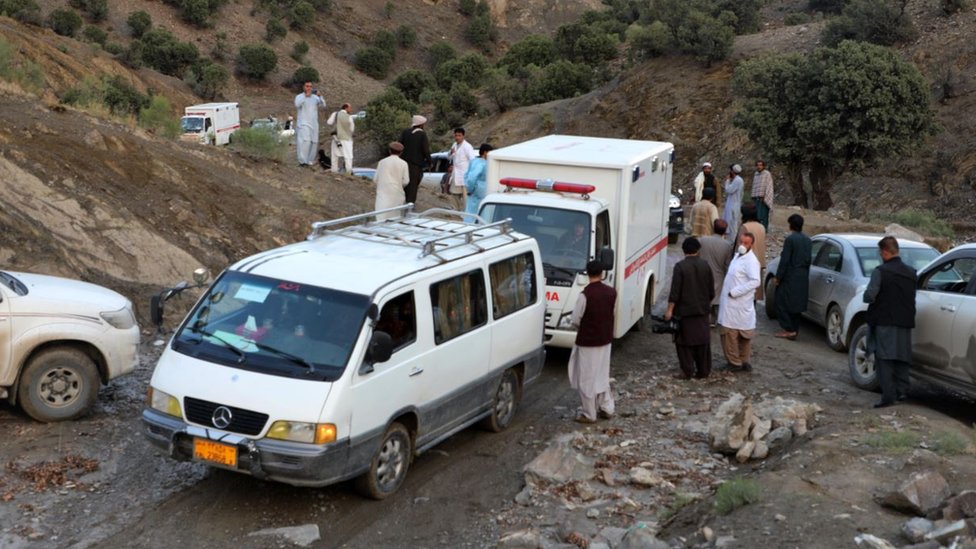 Getty Images أعمال الإنقاذ مستمر في أفغانستان