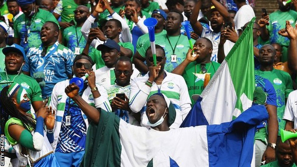 Getty Images شاهد مشجعو سيراليون المنتخب الوطني للرجال في كأس الأمم الأفريقية، في وقت سابق من هذا العام