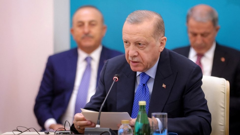 Reuters قال أردوغان إنه يعتقد أن الدول الثلاث تفكرة بطريقة واحدة فيما يتعلق بمواجهة وحدات حماية الشعب الكردية