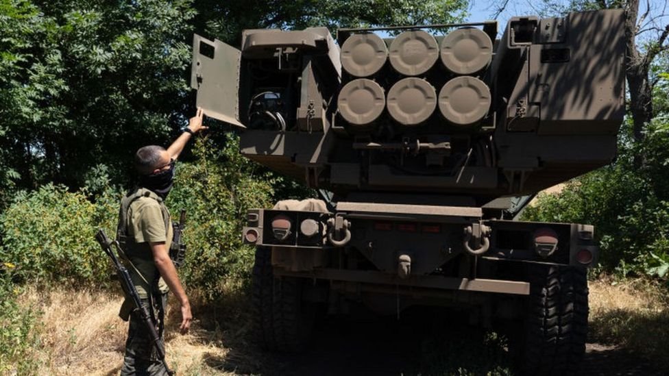 Getty Images يقول لافروف إن الأسلحة التي أمد الغرب أوكرانيا بها جعلت روسيا تغير أهدافها