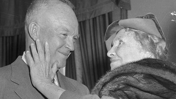 قصة هيلين كيلر الكفيفة الصماء التي أنصت لها رؤساء أمريكا لأكثر من 60 عاما