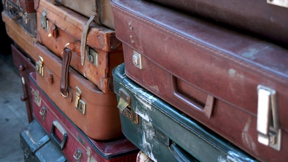 Getty Images عُثر على رفات بشرية داخل حقائب بيعت في مزاد في منشأة تخزين (صورة أرشيفية)