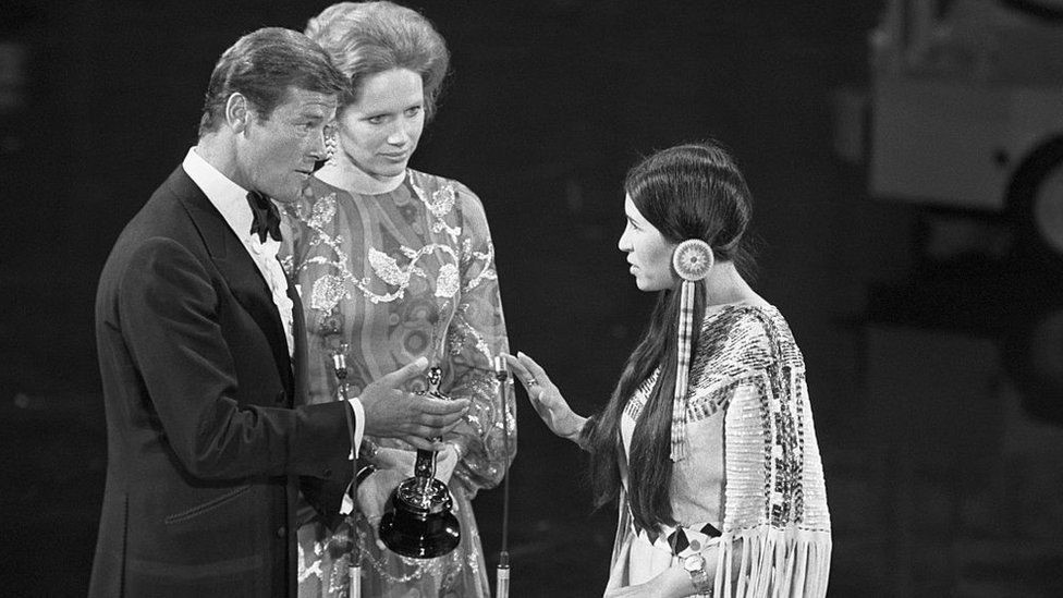 أوسكار: أكاديمية السينما الأمريكية تعتذر لساتشين ليتل فيذر بعد 50 عاما من إلقائها لخطاب رفض مارلون براندو للجائزة
