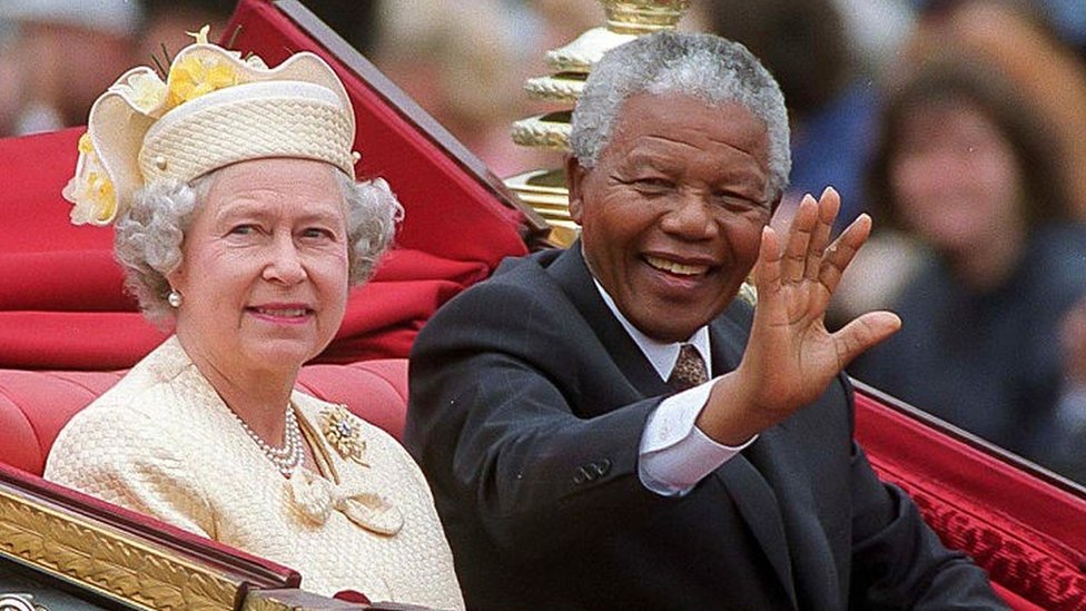 Getty Images أقامت الملكة علاقة وثيقة مع نيلسون مانديلا