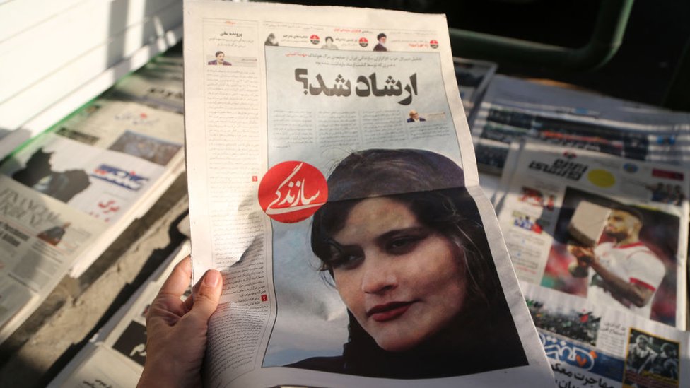 Getty Images وفاة الشابة مهسا أميني في أثناء احتجازها لدى شرطة الأخلاق في إيران تثير غضبا في الداخل والخارج