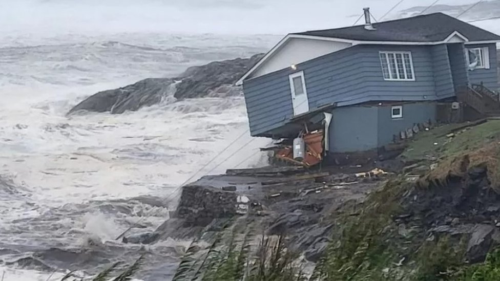 Reuters فيضانات جراء العاصفة فيونا في كندا
