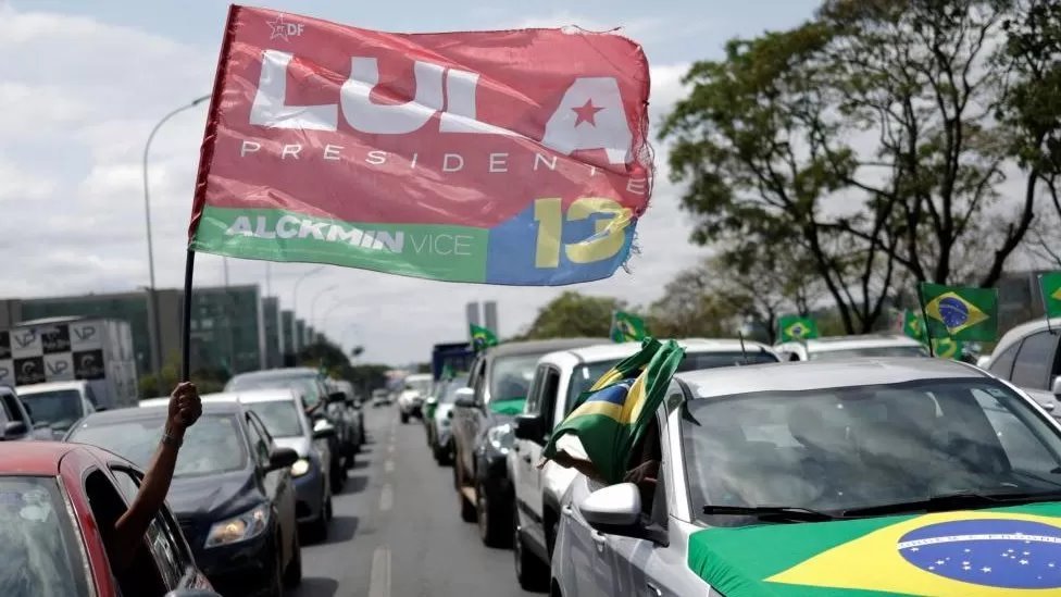 Reuters أنصار لولا داسيلفا، وبولسونارو، واثقون من الفوز في الانتخابات