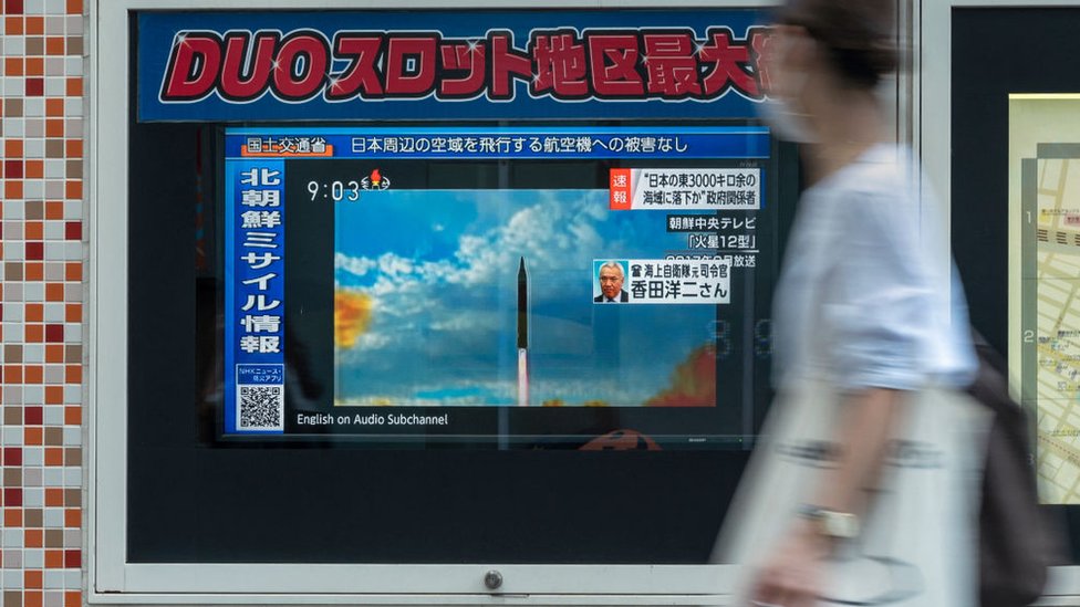 Getty Images قال مسؤولون إن الصاروخ سقط في المحيط الهادئ على بعد نحو ثلاثة آلاف كيلومتر من اليابان