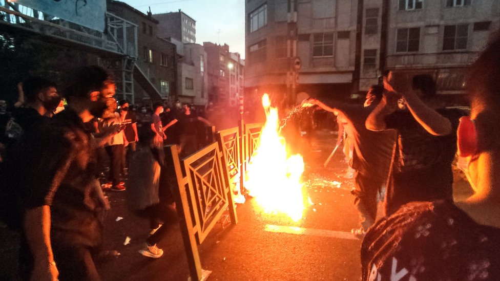Getty Images وعدت السلطات بالوقوف بقوة ضد المحتجين، الذين تقول إنهم مدعومين من أعداء إيران الخارجيين