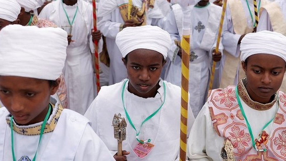 Reuters يلتقي أعضاء من كنائس مختلفة في ميدان مسكل للاحتفال بذكرى العثور على الصليب الذي تم صلب المسيح عليه، وفقاً للتقاليد المسيحية الأرثوذكسية الإثيوبية