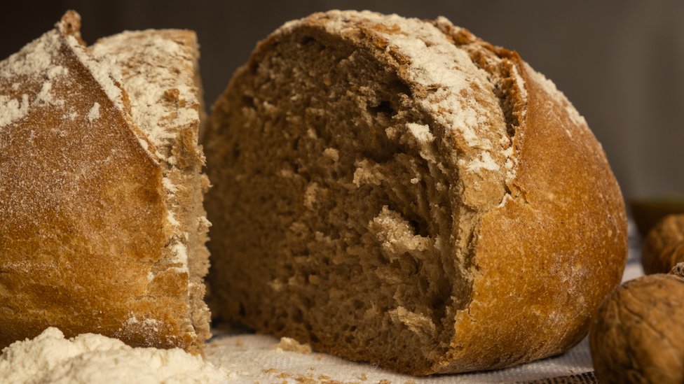 Getty Images انتقد جيهان كوليفار اعتماد الشعب التركي على الخبز كطعام أساسي