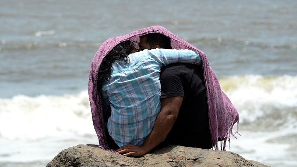 Getty Images رغم أن ممارسة الجنس قبل الزواج تعتبر من التابوهات في الهند، إلا أن الاستطلاعات تشير إلى أن الكثير من المراهقين نشطون جنسياً